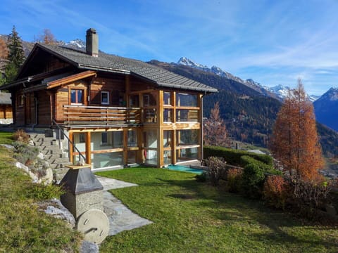 Furniture, Groundcover, Garden, Landscaping, Larch, Meadow, Lawn, Chair, Yard