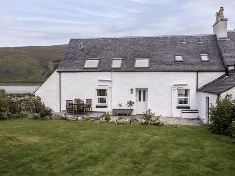 Property, House, Cottage, Home, Farmhouse, Building, Highland, Roof, Land Lot