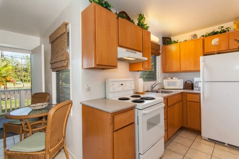 House, 1 Bedroom | Private kitchen | Fridge, oven, coffee/tea maker, toaster