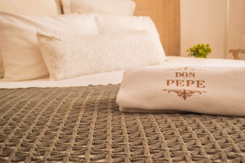 Habitacion estandar | Premium bedding, down comforters, minibar, in-room safe