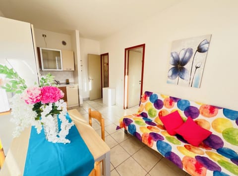 Apartment, 1 Bedroom, Balcony, Garden View | Living room