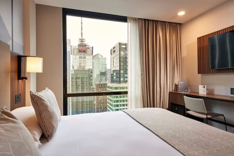 Deluxe Superior Room with Views, 1 king bed | City view