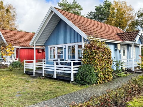 House, Home, Cottage, Roof, Porch, Siding, Shade, Estate, Yard, Garden Buildings