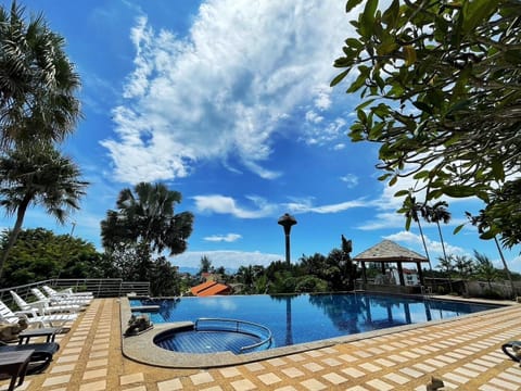 Outdoor pool, an infinity pool, sun loungers