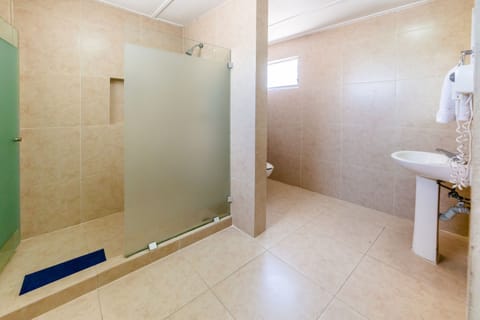 Junior Room, 2 Double Beds | Bathroom | Shower, free toiletries, hair dryer, bidet