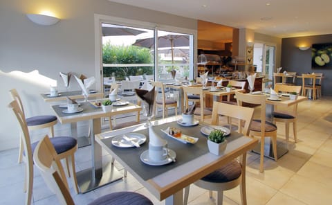 Daily buffet breakfast (EUR 14 per person)