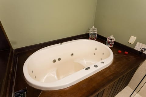 Luxury Twin Room | Private spa tub