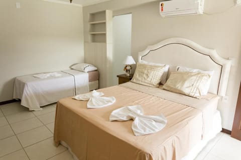 Deluxe Triple Room | Minibar, individually decorated, individually furnished, free WiFi