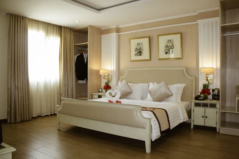 Golden Prince Suite (Tower 2)  | In-room safe, desk, blackout drapes, soundproofing