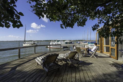 Boathouse Retreat | Terrace/patio