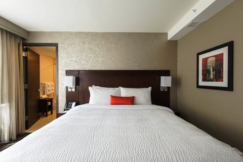 Room, 1 King Bed | In-room safe, desk, laptop workspace, soundproofing