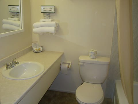 Standard Room, 2 Double Beds (Tennis Court Section) | Bathroom | Combined shower/tub, free toiletries, hair dryer, towels