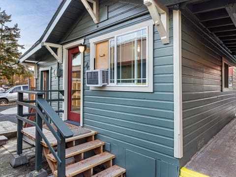 Private entrance to Unit #4