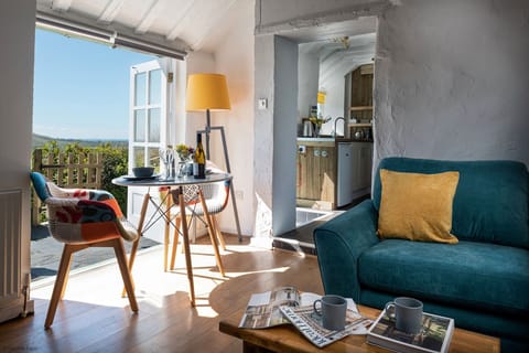 Little Cottage Living & Dining area