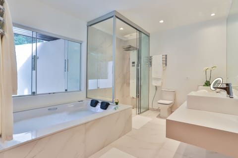 Suite (Principesca) | Bathroom | Designer toiletries, hair dryer, bathrobes, slippers