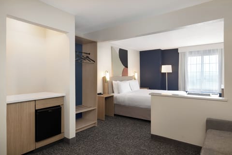 Room, 1 King Bed | Free WiFi, bed sheets