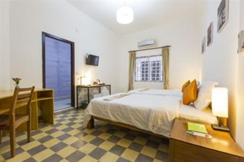 Standard Room, 2 Twin Beds | Minibar, in-room safe, individually decorated, individually furnished