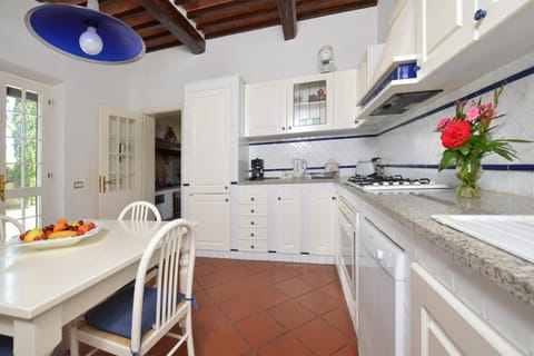 Family Villa, 4 Bedrooms, Mountainside (Tenuta Santa Colomba) | Private kitchen | Microwave, oven, stovetop, dishwasher
