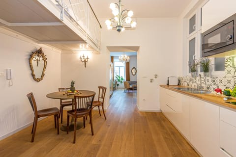 Luxury Apartment, 1 Bedroom (Tromostovje II In Heart Of Ljubljana) | Dining