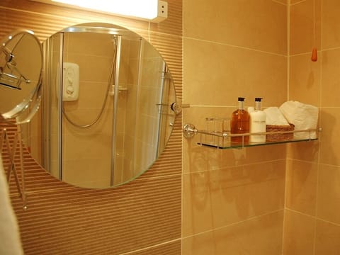 Standard Double Room, Ensuite | Bathroom