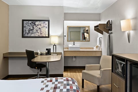 Superior Room, 1 King Bed (Smoke Free) | In-room safe, desk, laptop workspace, blackout drapes