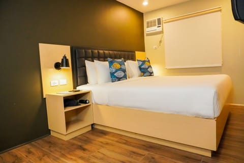 Two-bedroom Suite, 1 King Bed and 2 Single Beds | Iron/ironing board, free WiFi, bed sheets