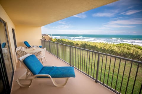 Condo, 2 Bedrooms, Kitchen | Beach/ocean view