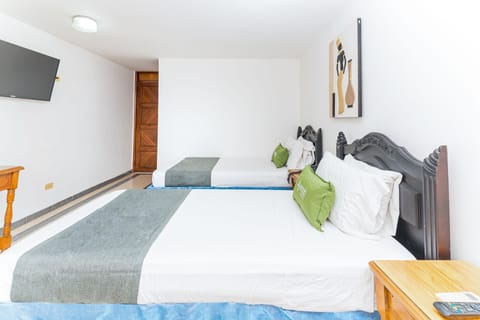 Standard Twin Room | Desk, iron/ironing board, rollaway beds, free WiFi