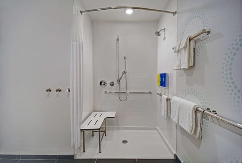 Room, 2 Queen Beds, Accessible (Mobility & Hearing, Roll-In Shower) | Bathroom shower