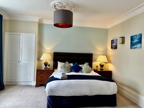 Luxury Suite | In-room safe, iron/ironing board, cribs/infant beds, rollaway beds