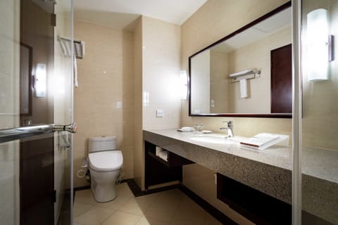 No parking-Superior Room-Interior-Double | Bathroom | Free toiletries, hair dryer, slippers, electronic bidet