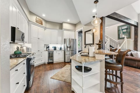 Kitchen: Stainless steel appliances, gas range, granite countertops, wine cooler, 2-person bar seating
