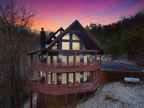 Stunning 4BR Cabin