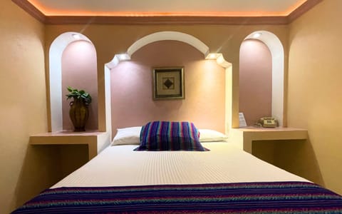 Petite | In-room safe, free WiFi, bed sheets