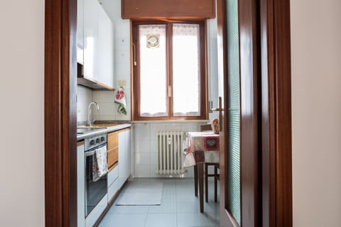 Apartment, 2 Bedrooms | Private kitchen | Fridge, microwave, oven, stovetop