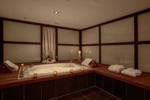 Body treatments, aromatherapy, 2 treatment rooms, massages