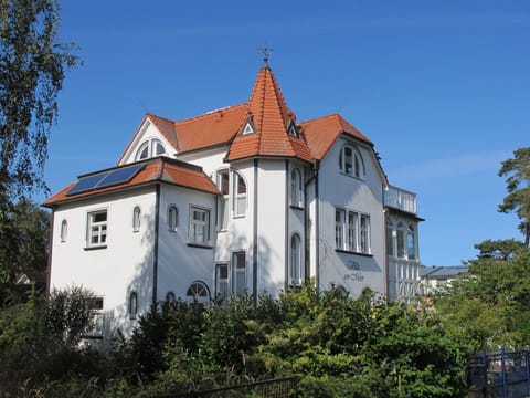Window, Property, Architecture, Facade, Real Estate, House, Building, Roof, Home, Steeple