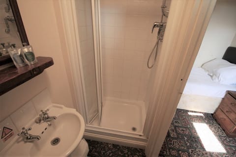 Standard Single Room, Ensuite | Bathroom