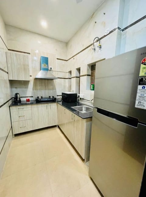 Standard Apartment, 1 Bedroom | Private kitchen | Fridge, microwave, stovetop, coffee/tea maker