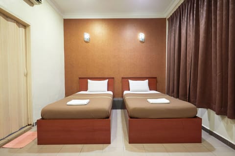 Standard Twin Room | Desk, free WiFi, bed sheets