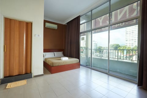 Deluxe Double Room, Balcony | Desk, free WiFi, bed sheets