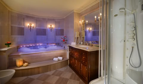 Royal Suite | Jetted tub