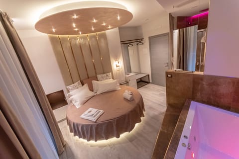 Design Room | Premium bedding, individually decorated, individually furnished, desk