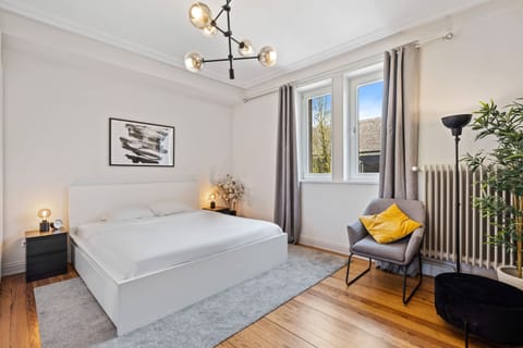 Sunlit serenity: a spacious bedroom that invites relaxation and rejuvenation.