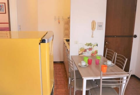 Apartment, 2 Bedrooms, Balcony, City View | Dining room