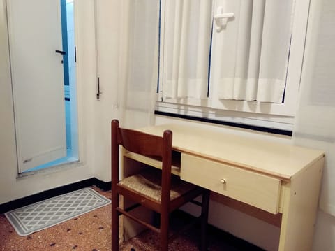 Single Room, 1 Bedroom | In-room safe, desk, blackout drapes, free WiFi