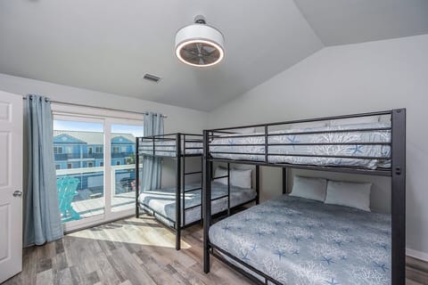 2 - Queen over Queen Bunks Suite with epic SUNSET Balcony