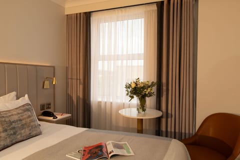 Club Double Room | In-room safe, desk, blackout drapes, iron/ironing board