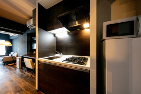 New York - Brooklyn Style - B, Non Smoking | Private kitchenette | Fridge, microwave, stovetop, cookware/dishes/utensils