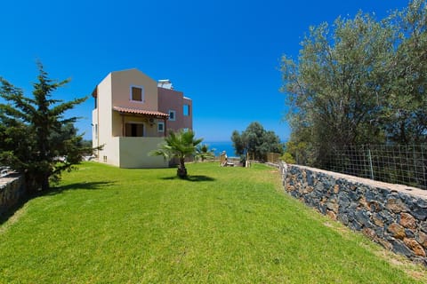 Large lawn covered garden. Plenty of room for the kids to play.
